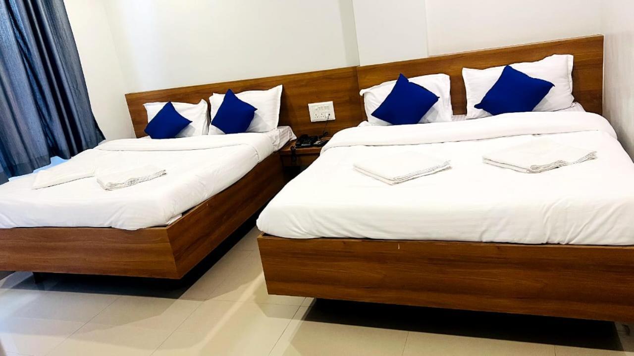 Hotel Sai Smruti Širdi Exteriér fotografie