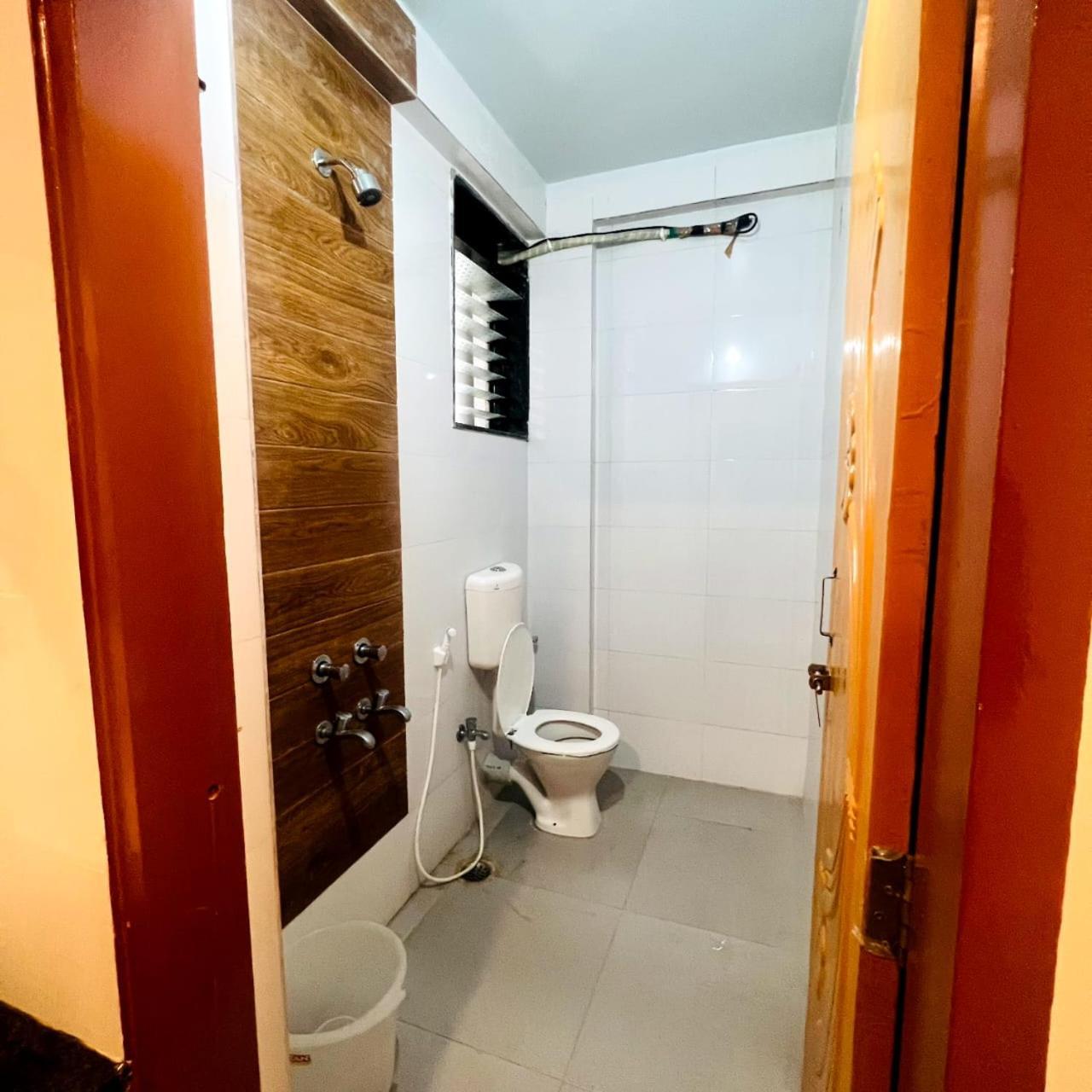 Hotel Sai Smruti Širdi Exteriér fotografie
