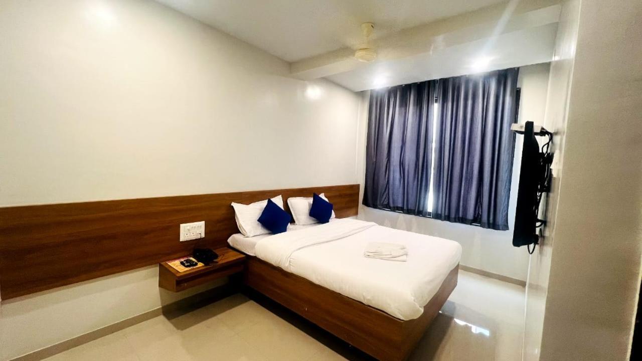 Hotel Sai Smruti Širdi Pokoj fotografie