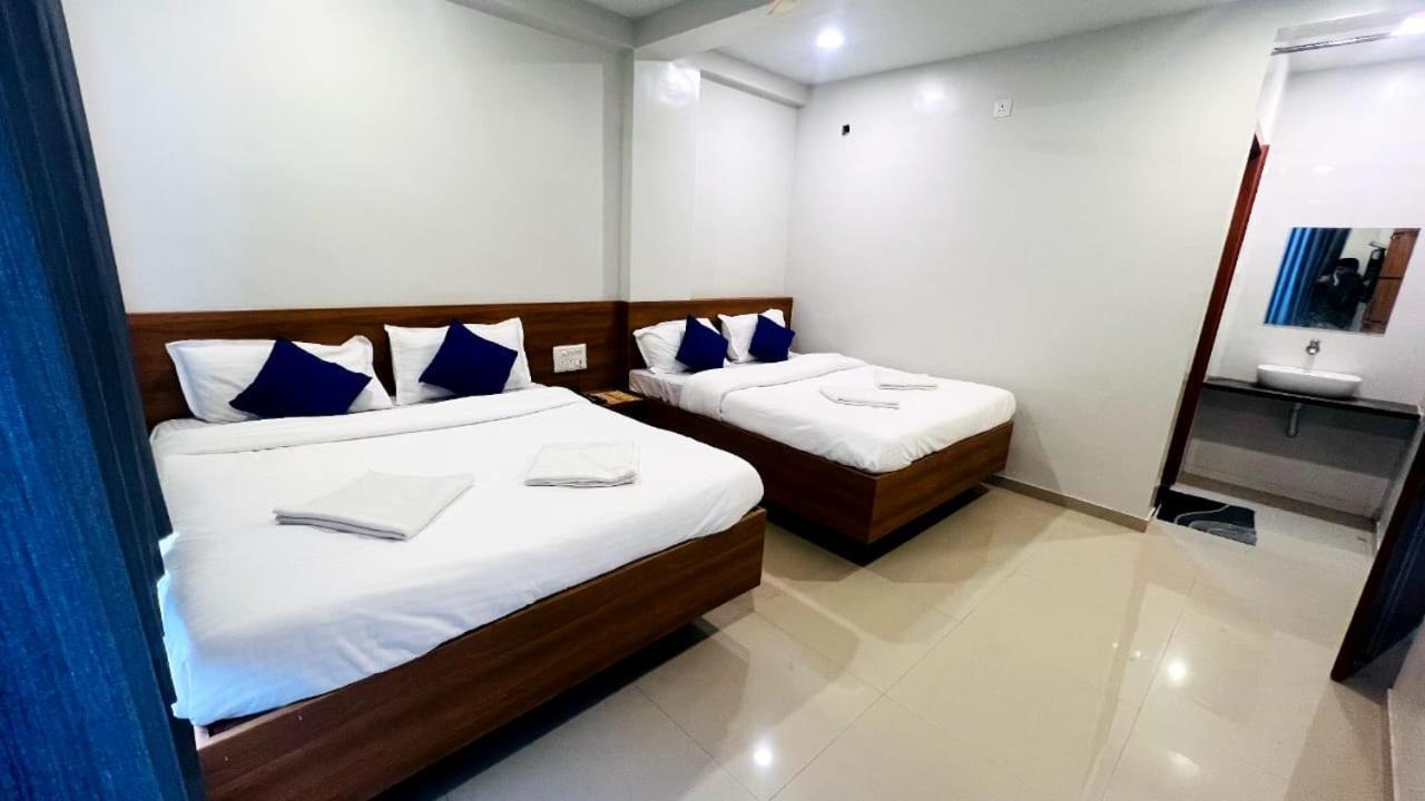 Hotel Sai Smruti Širdi Pokoj fotografie